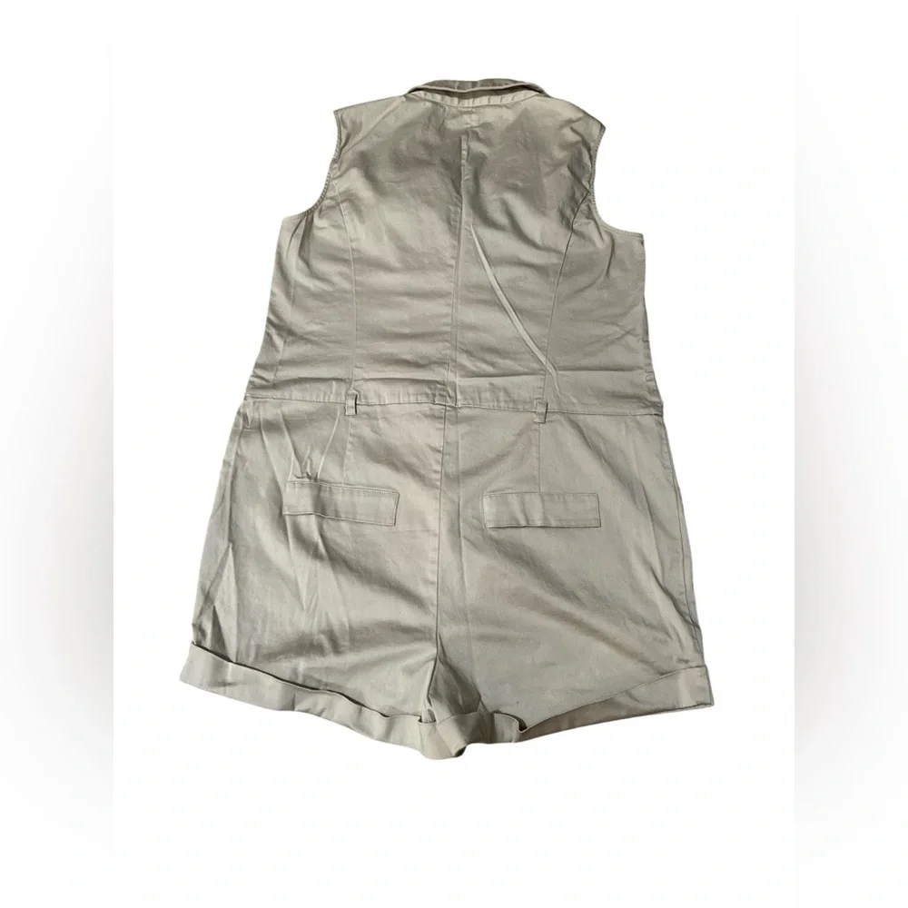 Kenneth Cole New York Beige Sleeveless Romper.  Size 10. - Picture 13 of 14